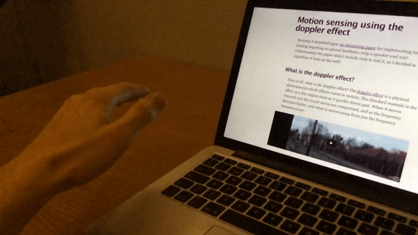 Dopplereffekt als Mittel zur Steuerung des Scrollens eines Artikels auf einem Laptop mittels Handgesten.